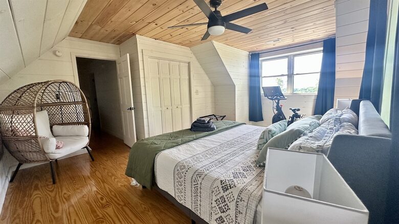 TIMBER RIDGE RETREAT-with Private Theater, Hot Tub & Game Room, Mountain Views - Mars Hill, North Carolina