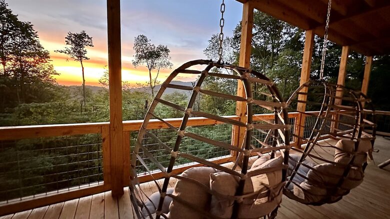 TIMBER RIDGE RETREAT-with Private Theater, Hot Tub & Game Room, Mountain Views - Mars Hill, North Carolina