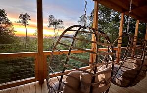 TIMBER RIDGE RETREAT-with Private Theater, Hot Tub & Game Room, Mountain Views - Mars Hill, North Carolina