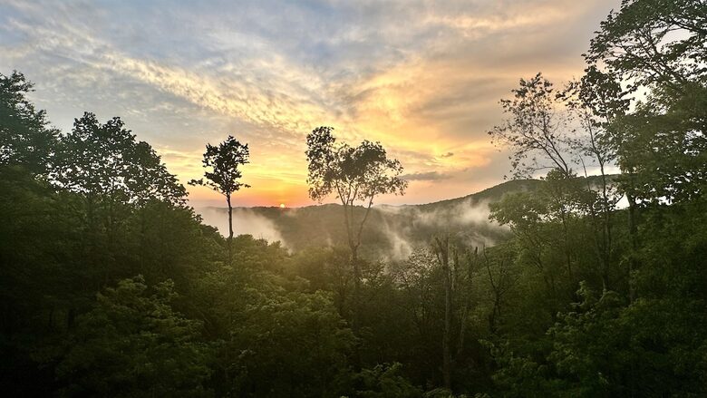 TIMBER RIDGE RETREAT-with Private Theater, Hot Tub & Game Room, Mountain Views - Mars Hill, North Carolina