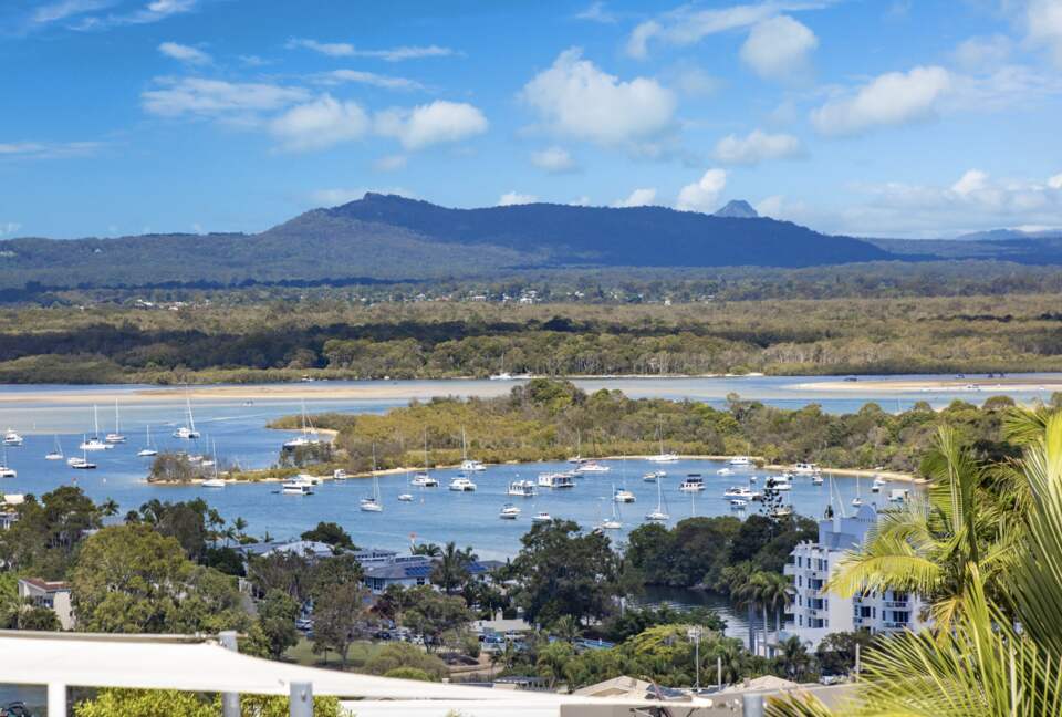 Stunning Duplex with Rooftop Terrace - Noosa, Australia