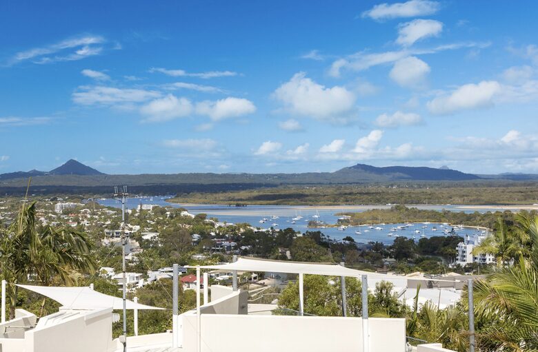 Stunning Duplex with Rooftop Terrace - Noosa, Australia