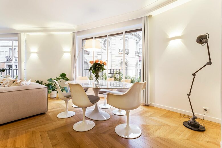 Elegant Apartment by Champs-Élysées & Arc de Triomphe - Paris, France