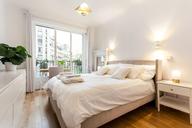Elegant Apartment by Champs-Élysées & Arc de Triomphe - Paris, France