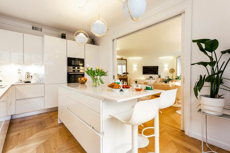 Elegant Apartment by Champs-Élysées & Arc de Triomphe - Paris, France