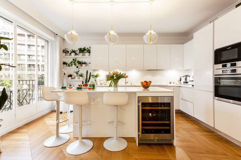Elegant Apartment by Champs-Élysées & Arc de Triomphe - Paris, France