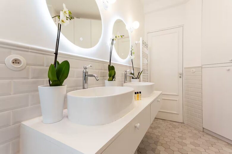 Elegant Apartment by Champs-Élysées & Arc de Triomphe - Paris, France