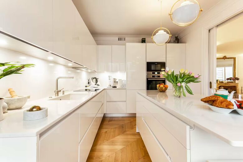 Elegant Apartment by Champs-Élysées & Arc de Triomphe - Paris, France