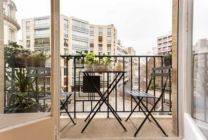 Elegant Apartment by Champs-Élysées & Arc de Triomphe - Paris, France