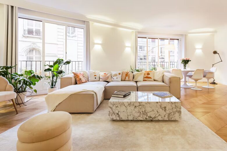 Elegant Apartment by Champs-Élysées & Arc de Triomphe - Paris, France