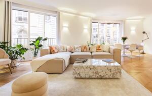 Elegant Apartment by Champs-Élysées & Arc de Triomphe - Paris, France
