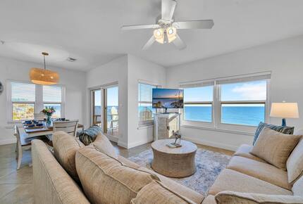 Gulf Breeze Penthouse | Beachfront Luxury in Destin - Destin, Florida