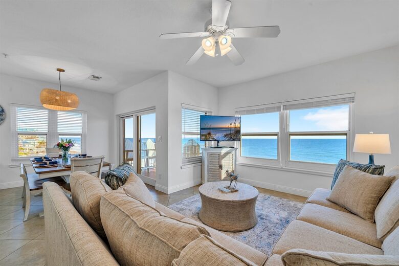 Gulf Breeze Penthouse | Beachfront Luxury in Destin - Destin, Florida