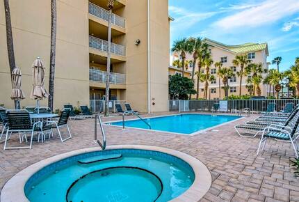 Gulf Breeze Penthouse | Beachfront Luxury in Destin - Destin, Florida