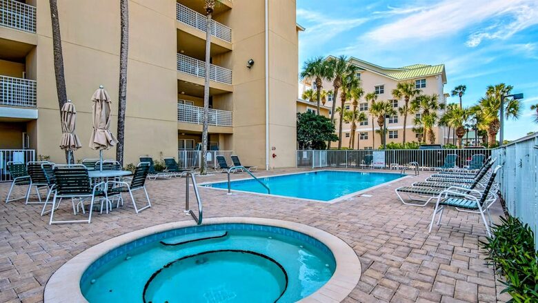 Gulf Breeze Penthouse | Beachfront Luxury in Destin - Destin, Florida