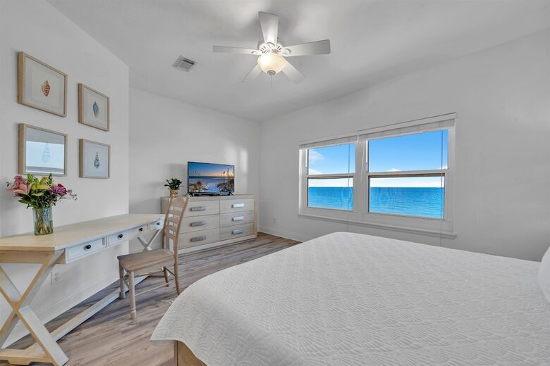 Gulf Breeze Penthouse | Beachfront Luxury in Destin - Destin, Florida