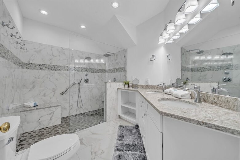 Gulf Breeze Penthouse | Beachfront Luxury in Destin - Destin, Florida