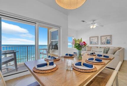 Gulf Breeze Penthouse | Beachfront Luxury in Destin - Destin, Florida