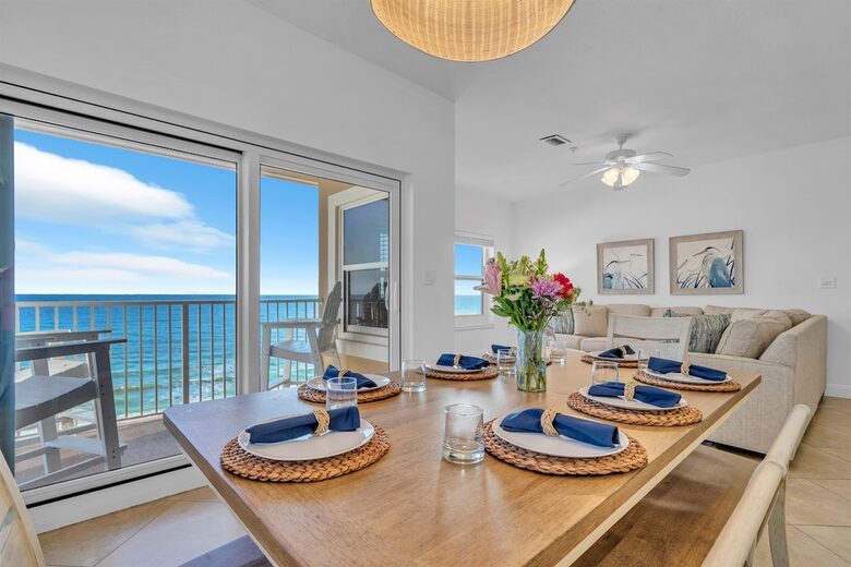 Gulf Breeze Penthouse | Beachfront Luxury in Destin - Destin, Florida