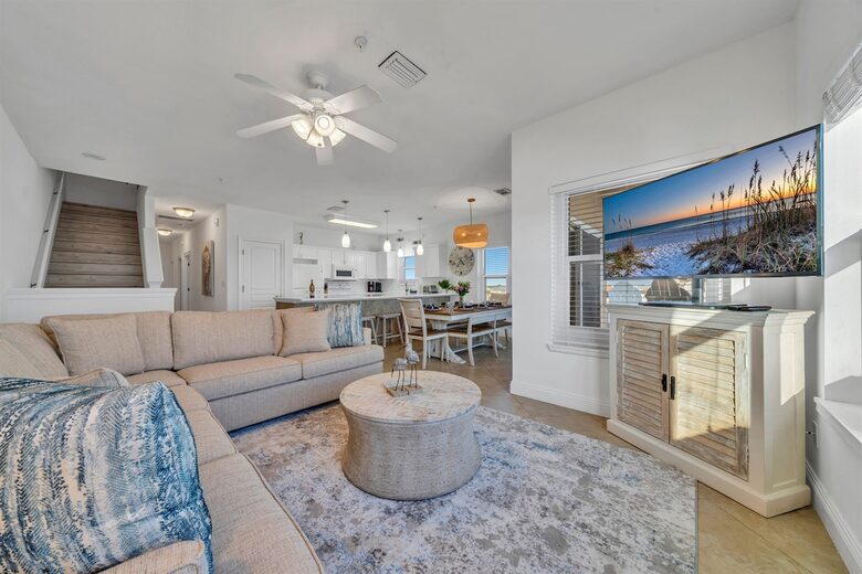 Gulf Breeze Penthouse | Beachfront Luxury in Destin - Destin, Florida