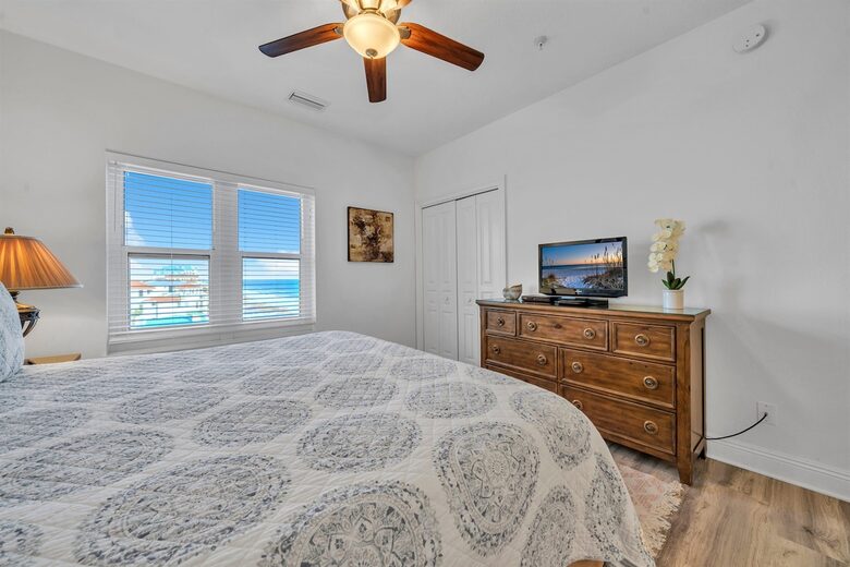 Gulf Breeze Penthouse | Beachfront Luxury in Destin - Destin, Florida