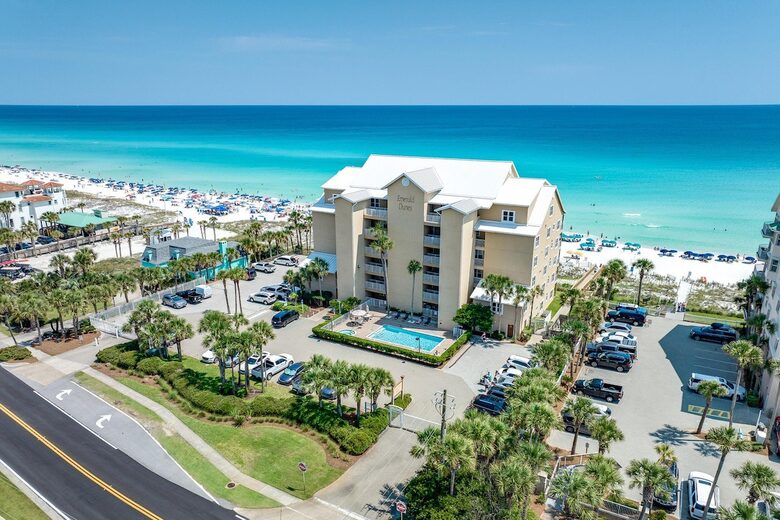 Gulf Breeze Penthouse | Beachfront Luxury in Destin - Destin, Florida