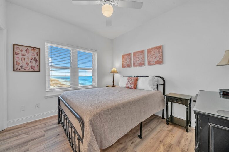 Gulf Breeze Penthouse | Beachfront Luxury in Destin - Destin, Florida