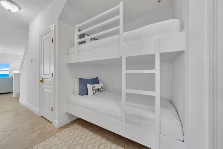 Gulf Breeze Penthouse | Beachfront Luxury in Destin - Destin, Florida