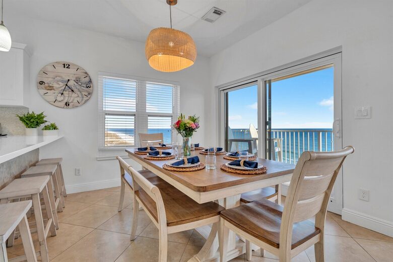 Gulf Breeze Penthouse | Beachfront Luxury in Destin - Destin, Florida
