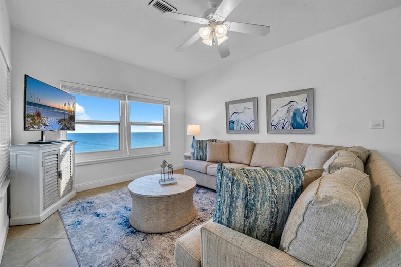 Gulf Breeze Penthouse | Beachfront Luxury in Destin - Destin, Florida