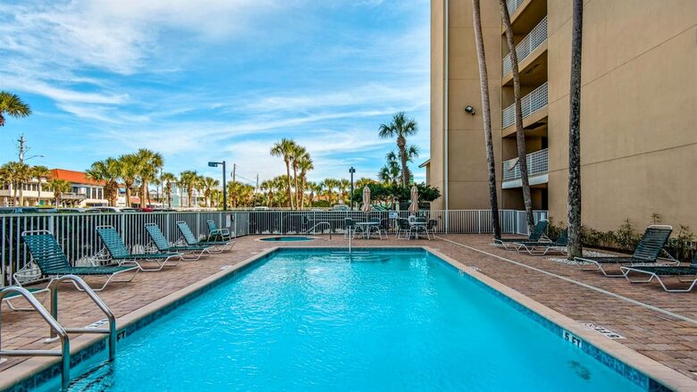 Gulf Breeze Penthouse | Beachfront Luxury in Destin - Destin, Florida