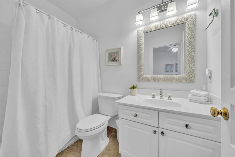 Gulf Breeze Penthouse | Beachfront Luxury in Destin - Destin, Florida