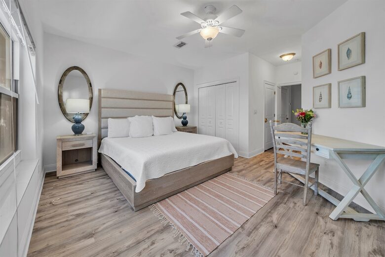 Gulf Breeze Penthouse | Beachfront Luxury in Destin - Destin, Florida