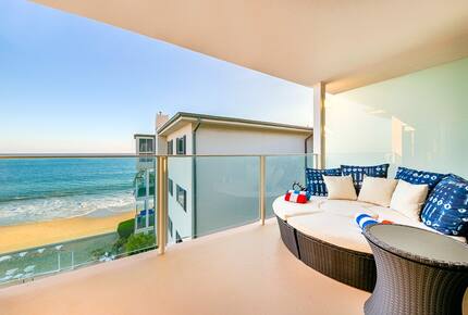 Top-Floor Retreat Overlooking Malibu Shores - Malibu, California