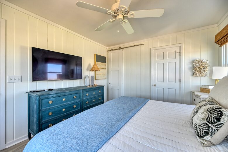 Second floor oceanfront bedroom/king bed