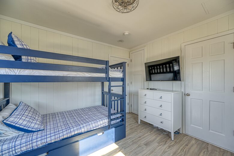 Bunk Bedroom sound side