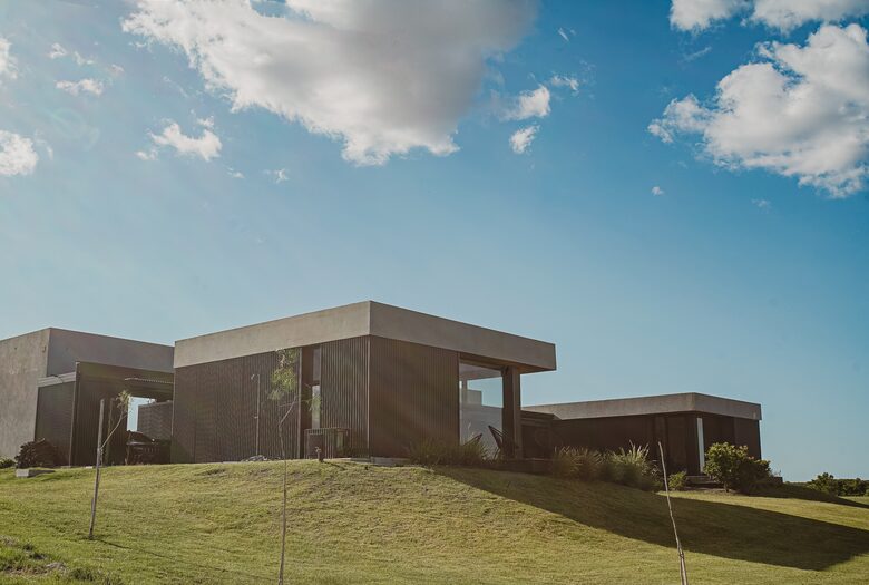 Modern Waterfront Lake House | Carmelo Golf - Carmelo, Uruguay
