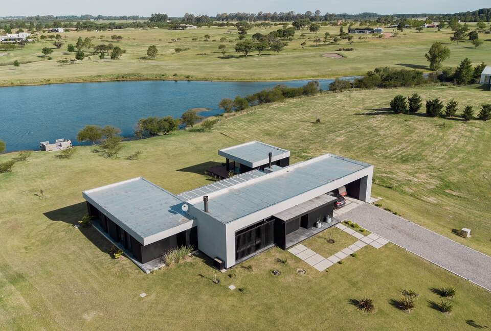 Modern Waterfront Lake House | Carmelo Golf - Carmelo, Uruguay