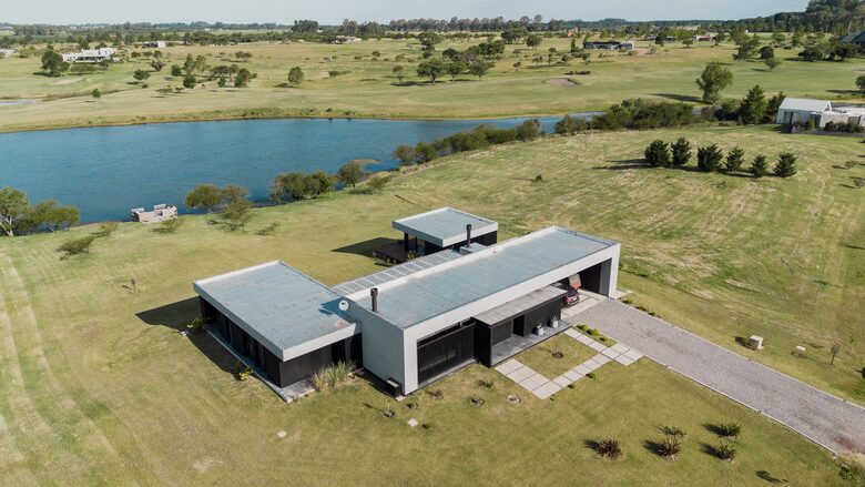 Modern Waterfront Lake House | Carmelo Golf - Carmelo, Uruguay