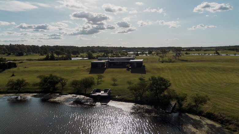 Modern Waterfront Lake House | Carmelo Golf - Carmelo, Uruguay