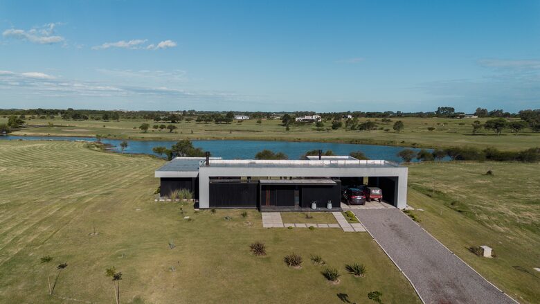 Modern Waterfront Lake House | Carmelo Golf - Carmelo, Uruguay