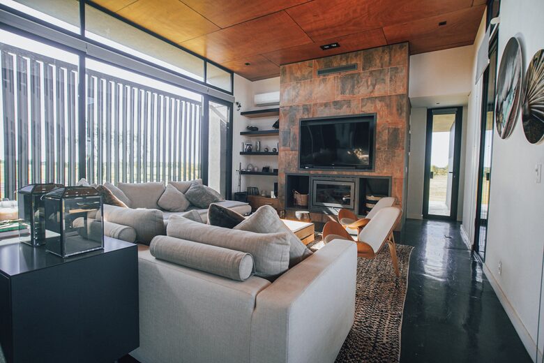 Modern Waterfront Lake House | Carmelo Golf - Carmelo, Uruguay