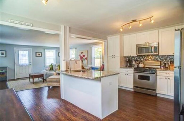 Cape Cod Cottage | Private Popponesset Beach Access - Mashpee, Massachusetts