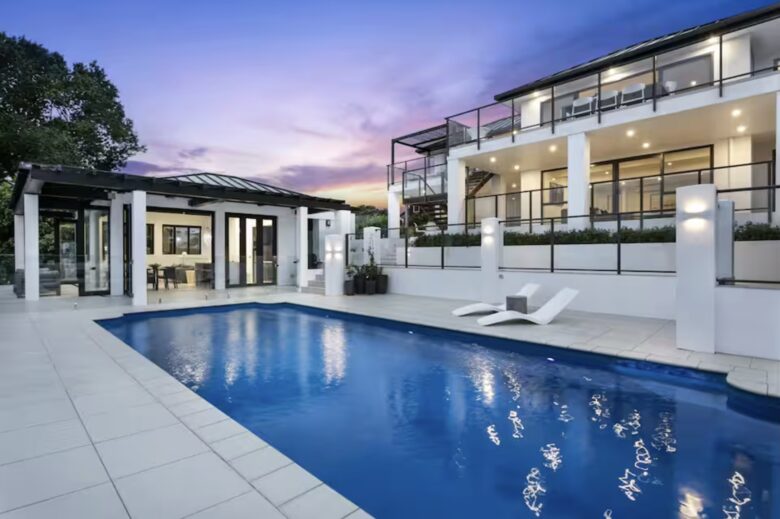 Luxury Mission Bay Oasis with Heated Pool - Auckland, New Zealand