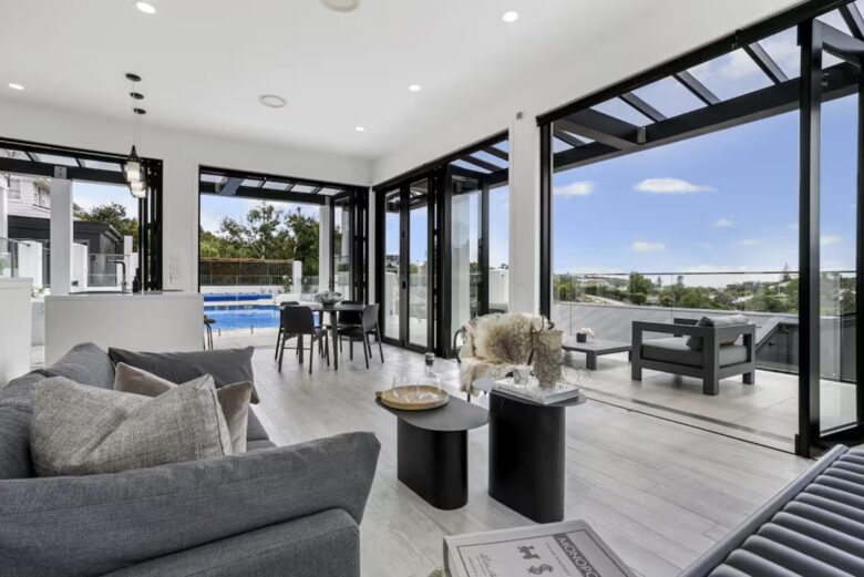 Luxury Mission Bay Oasis with Heated Pool - Auckland, New Zealand