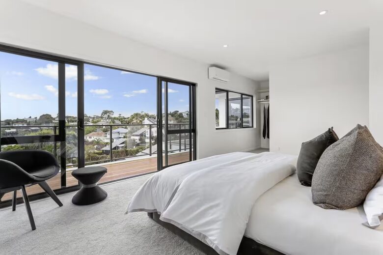 Luxury Mission Bay Oasis with Heated Pool - Auckland, New Zealand