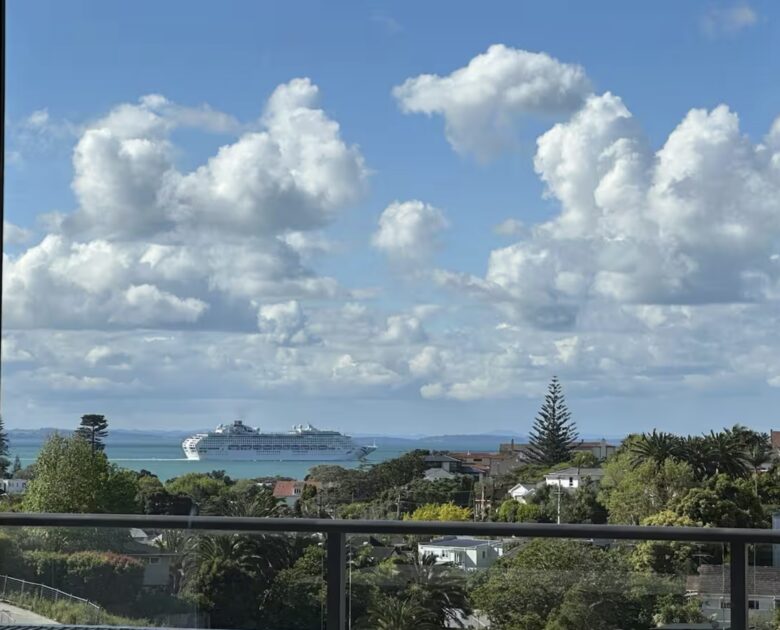 Luxury Mission Bay Oasis with Heated Pool - Auckland, New Zealand