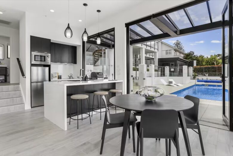 Luxury Mission Bay Oasis with Heated Pool - Auckland, New Zealand