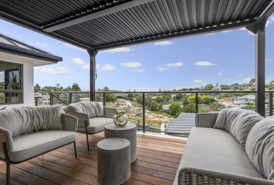 Luxury Mission Bay Oasis with Heated Pool - Auckland, New Zealand