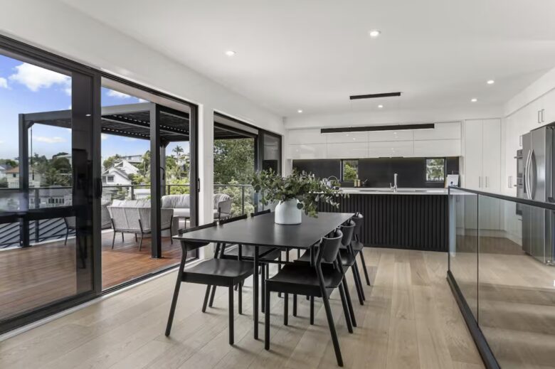 Luxury Mission Bay Oasis with Heated Pool - Auckland, New Zealand